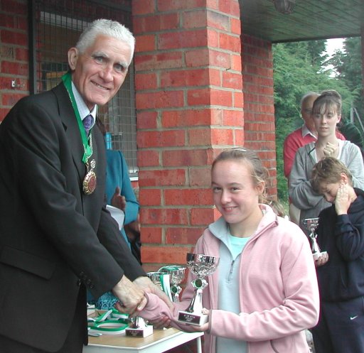 Deputy Mayor presenting trophy to u16gs and u18gs winner, Samantha Howse