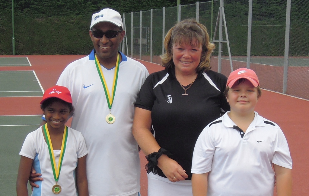 Winners Thashania and Vishen Nulliah and runners-up Allison and James Strainge