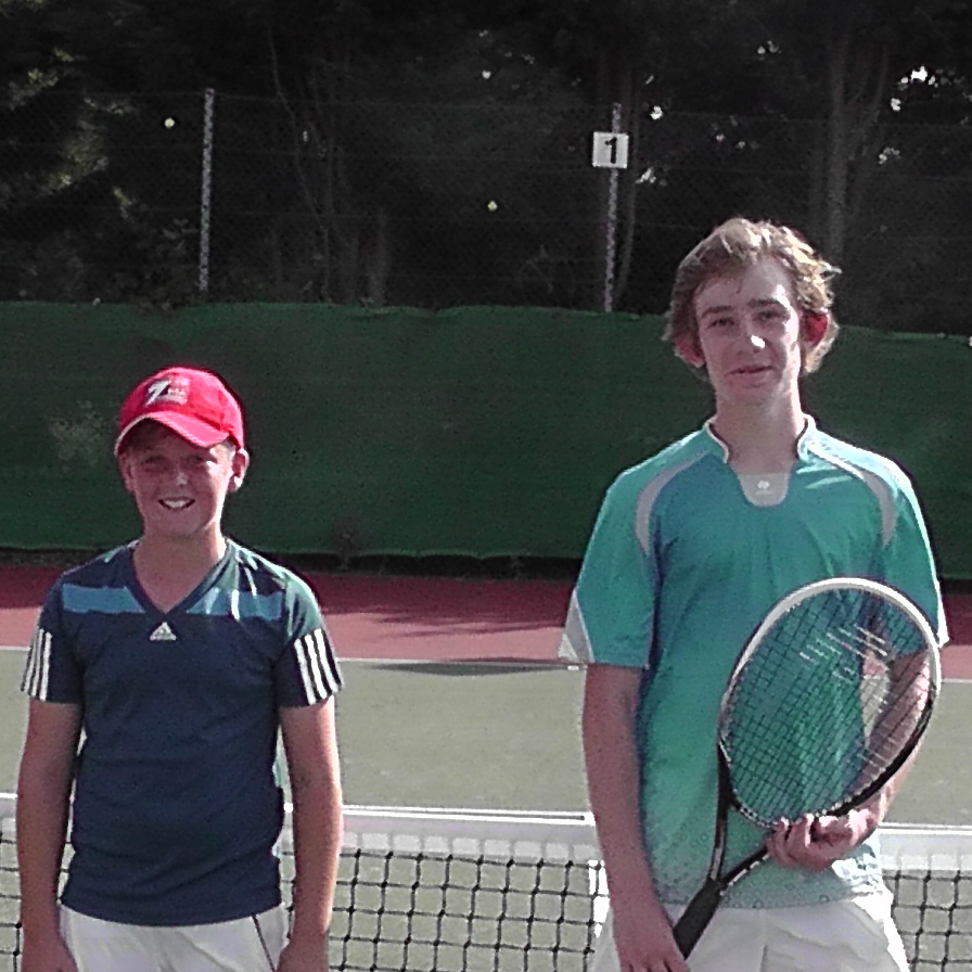 Casey Highmoor(W) & Arthur Anstis(RU)