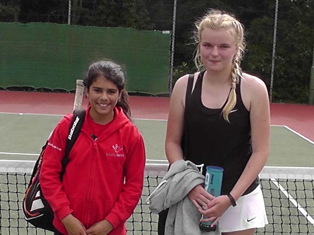 Tillie Reid(W) & Zoe Richardson(RU)