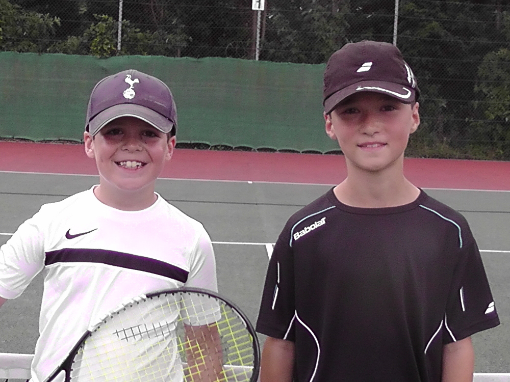 Oliver Dickson(W) & Kai Luo Taylor(RU)